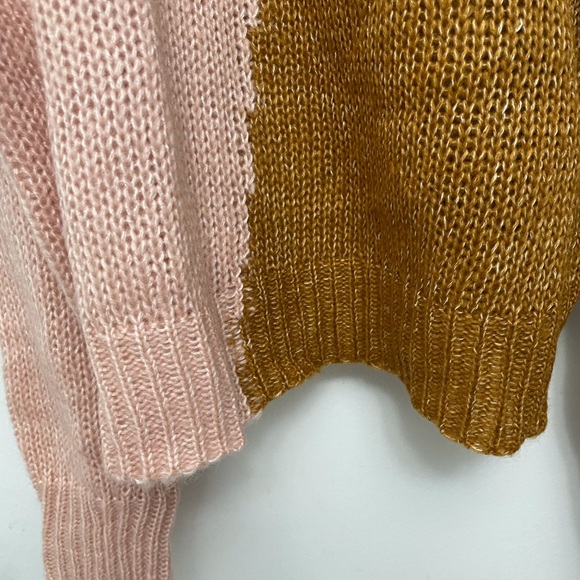 3/30 SHEIN Sweatter - Picture 3 of 3